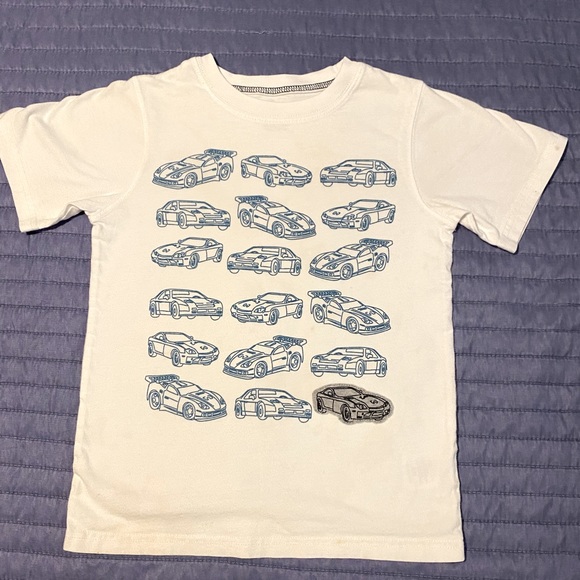 Boys size 6 Carter’s brand graphic design tee. - Picture 3 of 4